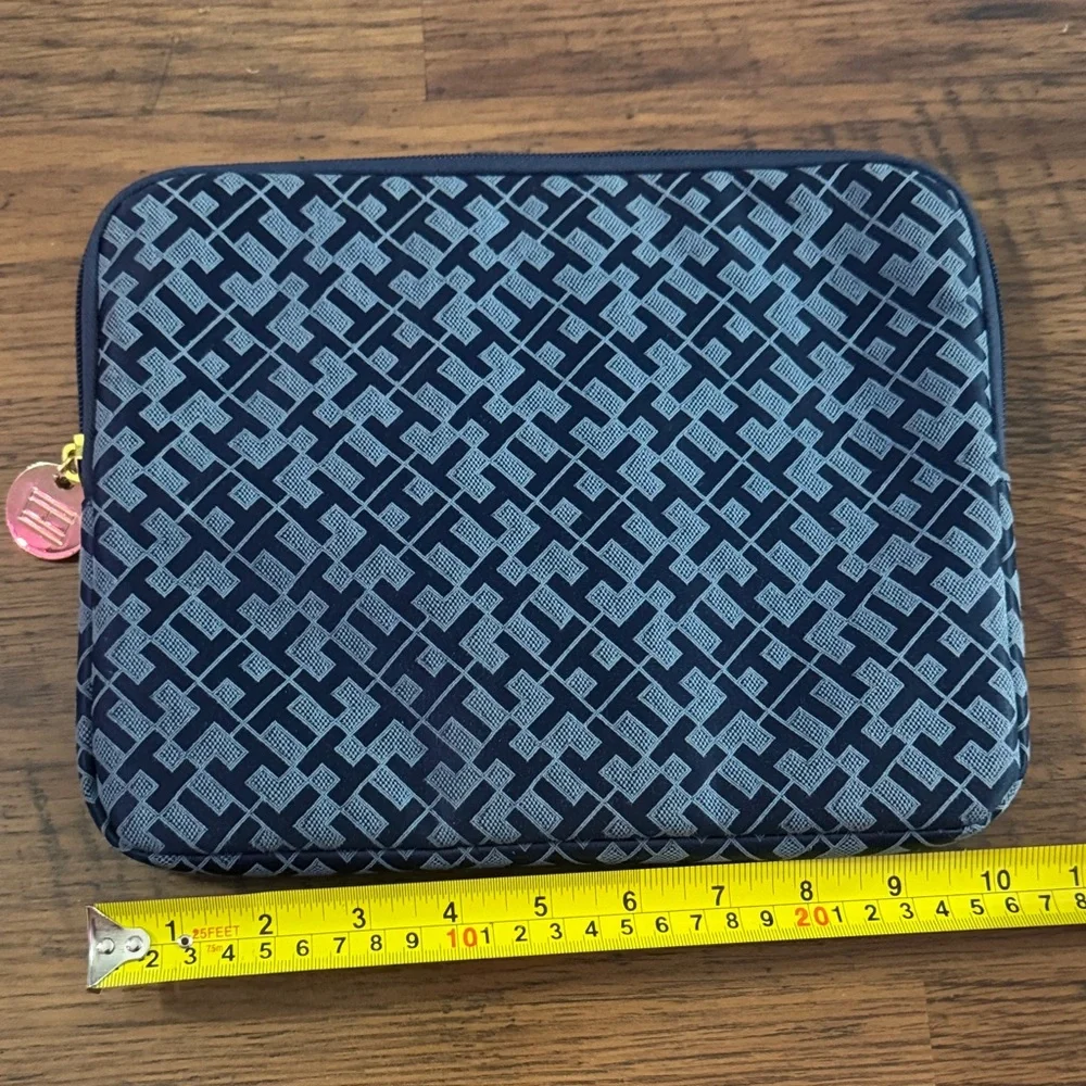 Tommy Hilfiger IPad Holder
